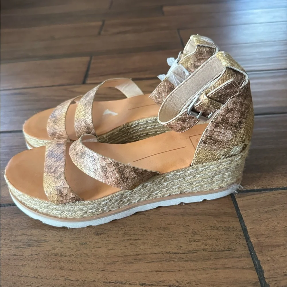 DOLCE VITA Woman's snakeskin open toe platform sandal size 9